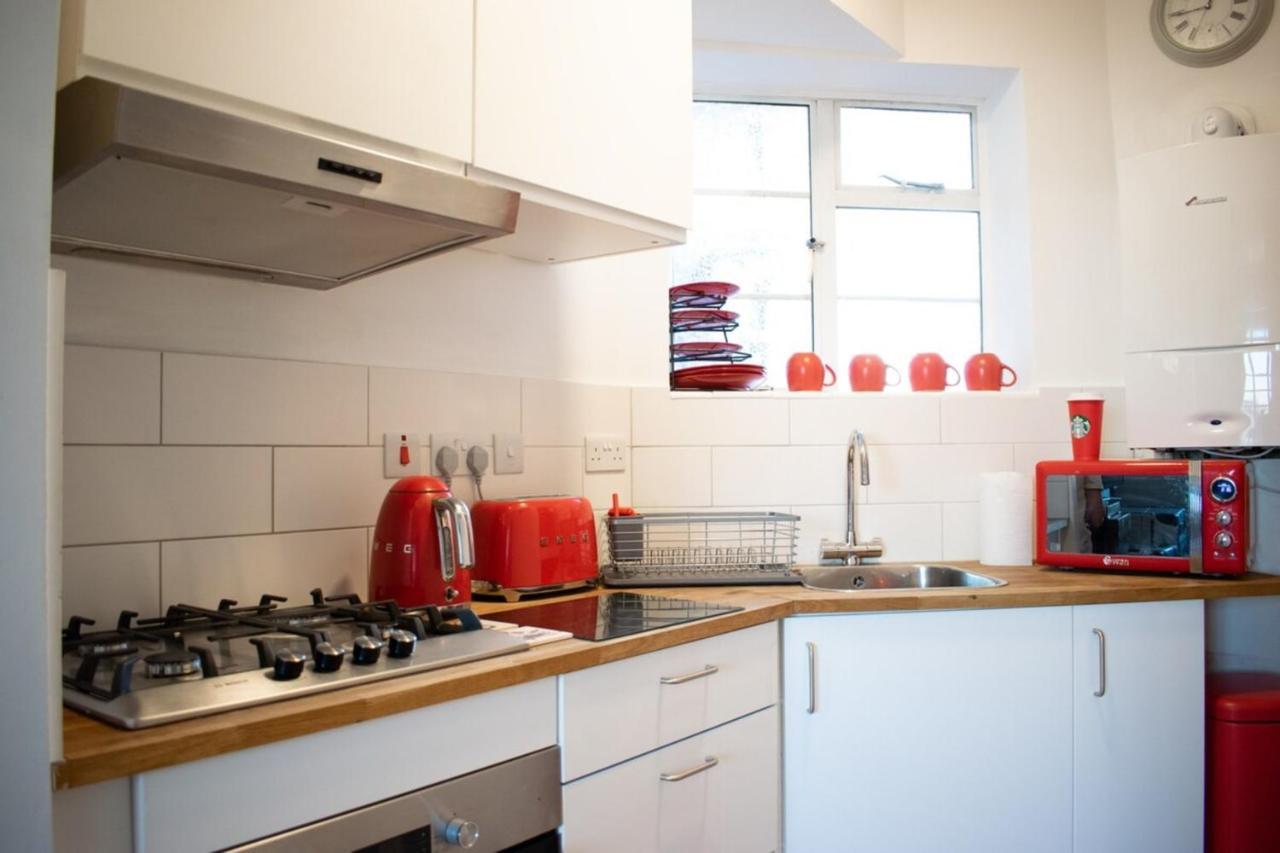 Beautifully Decorated Contemporary 2 Bedroom Flat London Exteriör bild